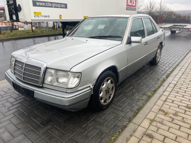 Mercedes-Benz E 220 AUTOMATIK