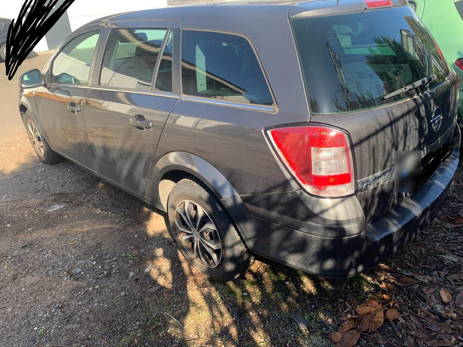 Opel Astra 2010 — photo 7