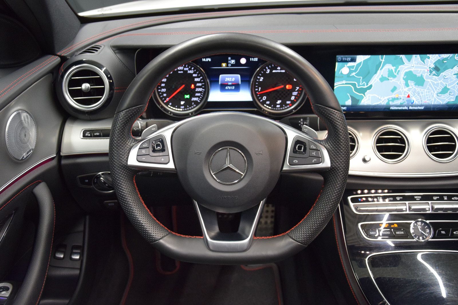 Fahrzeugabbildung Mercedes-Benz E43 AMG 4Matic Limousine Pano Burmeser Night 20"
