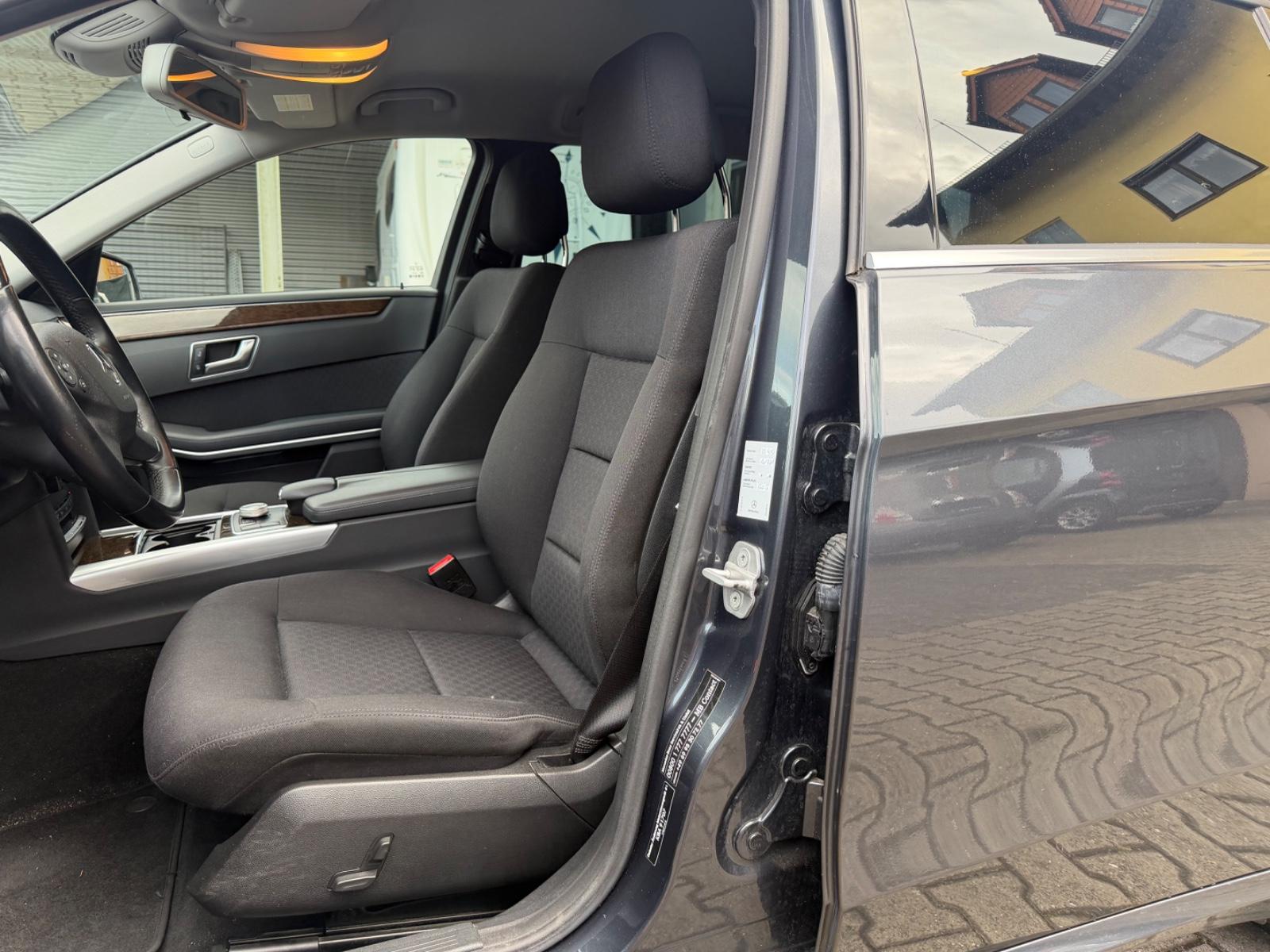 Mercedes-Benz E220 2012 — photo 9
