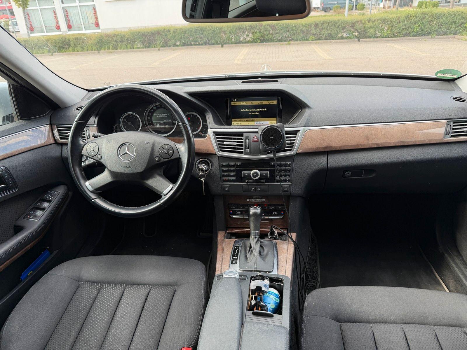 Mercedes-Benz E220 2011 — photo 6