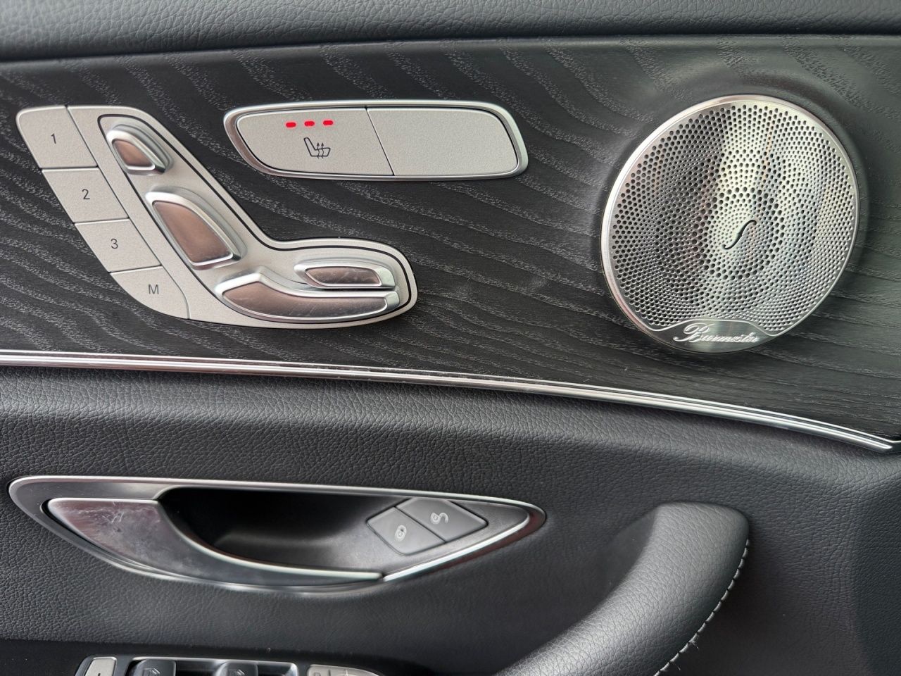Fahrzeugabbildung Mercedes-Benz E 220 d T AVANTGARDE+AHK+EASYPACK+AMBIENT+MEMORY
