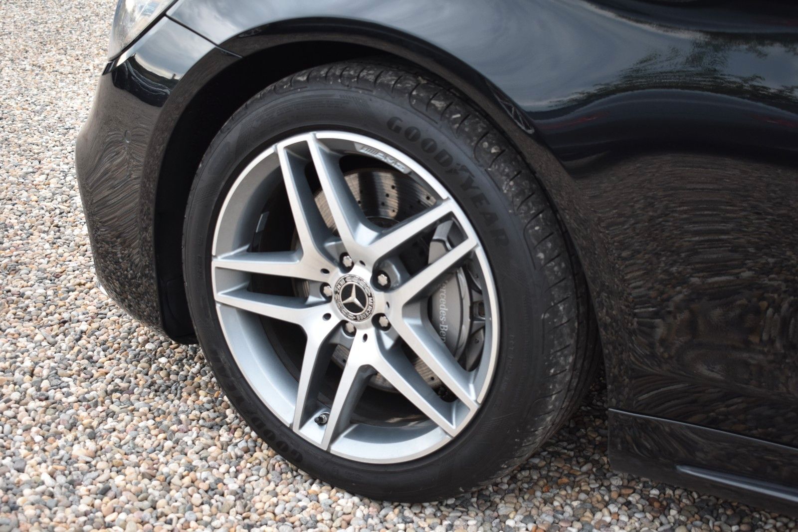 Fahrzeugabbildung Mercedes-Benz S 350 d 4Matic AMG Line Burmester Multib LED HUD