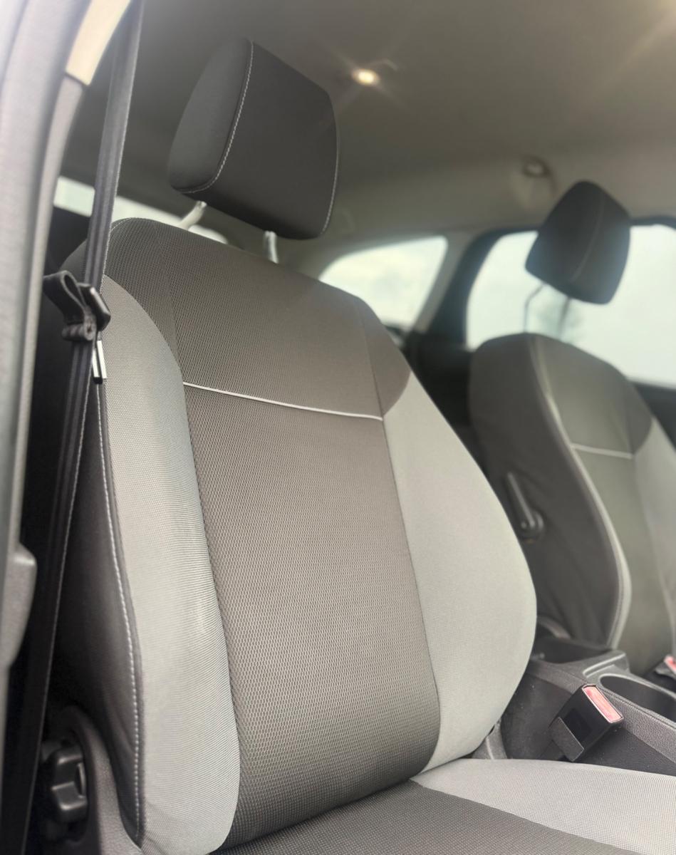 Ford Focus 2012 — photo 30