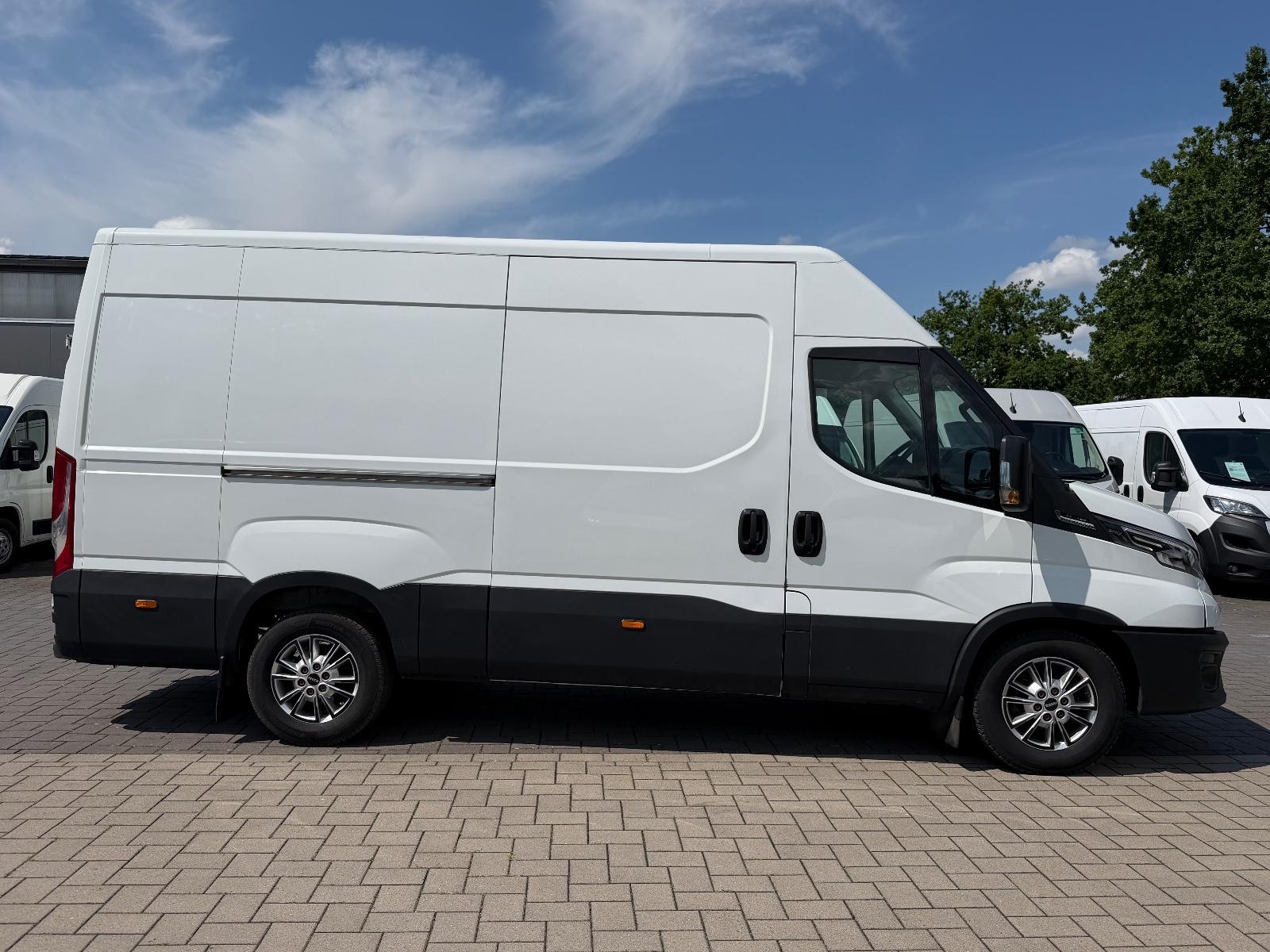 Iveco Daily Kasten RWD 35 Kamera/AHK/Standheizung/ACC