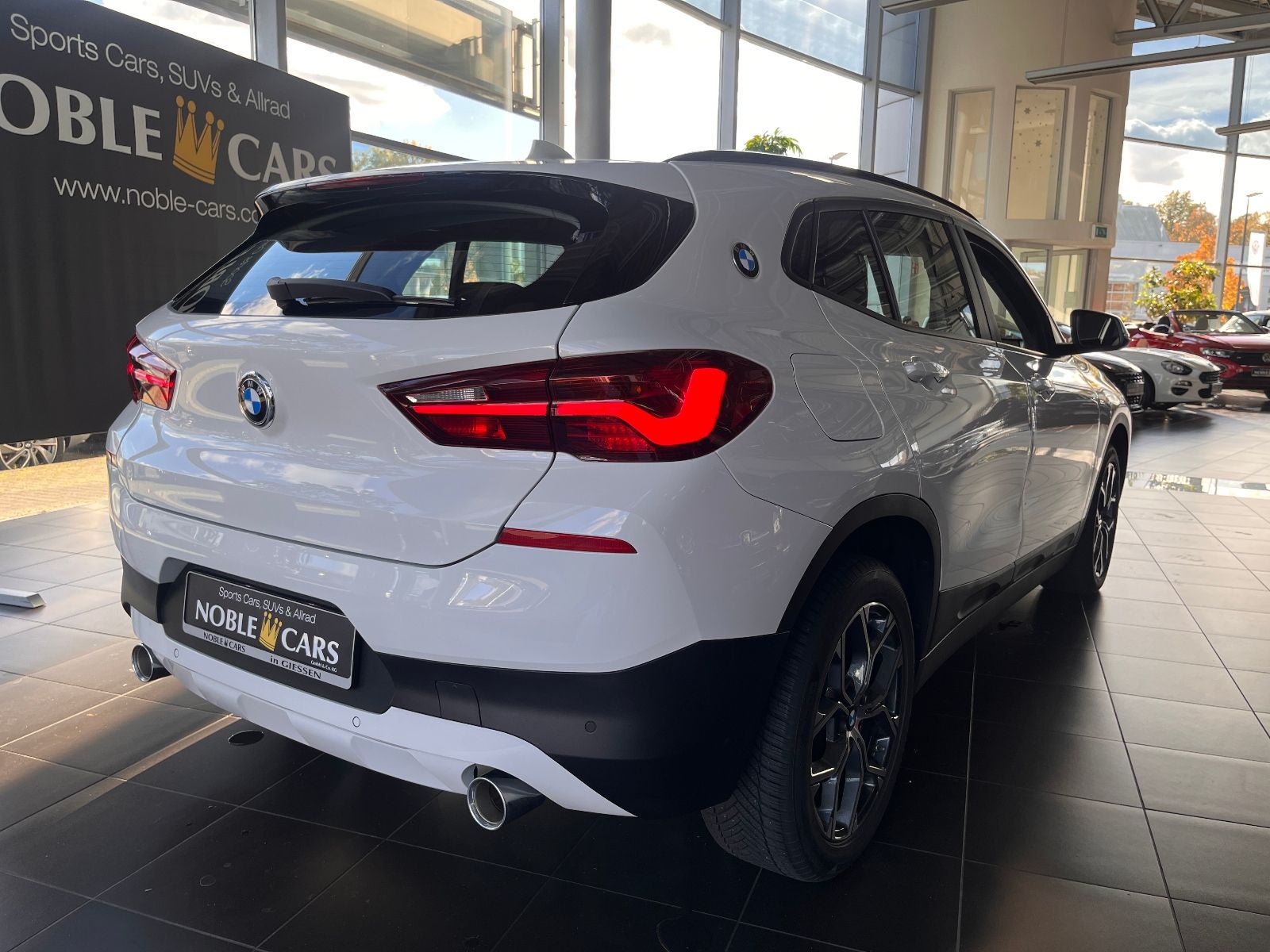 Fahrzeugabbildung BMW X2 sDrive 18d Sport Line LED NAV DAB SHZ PDC 18"