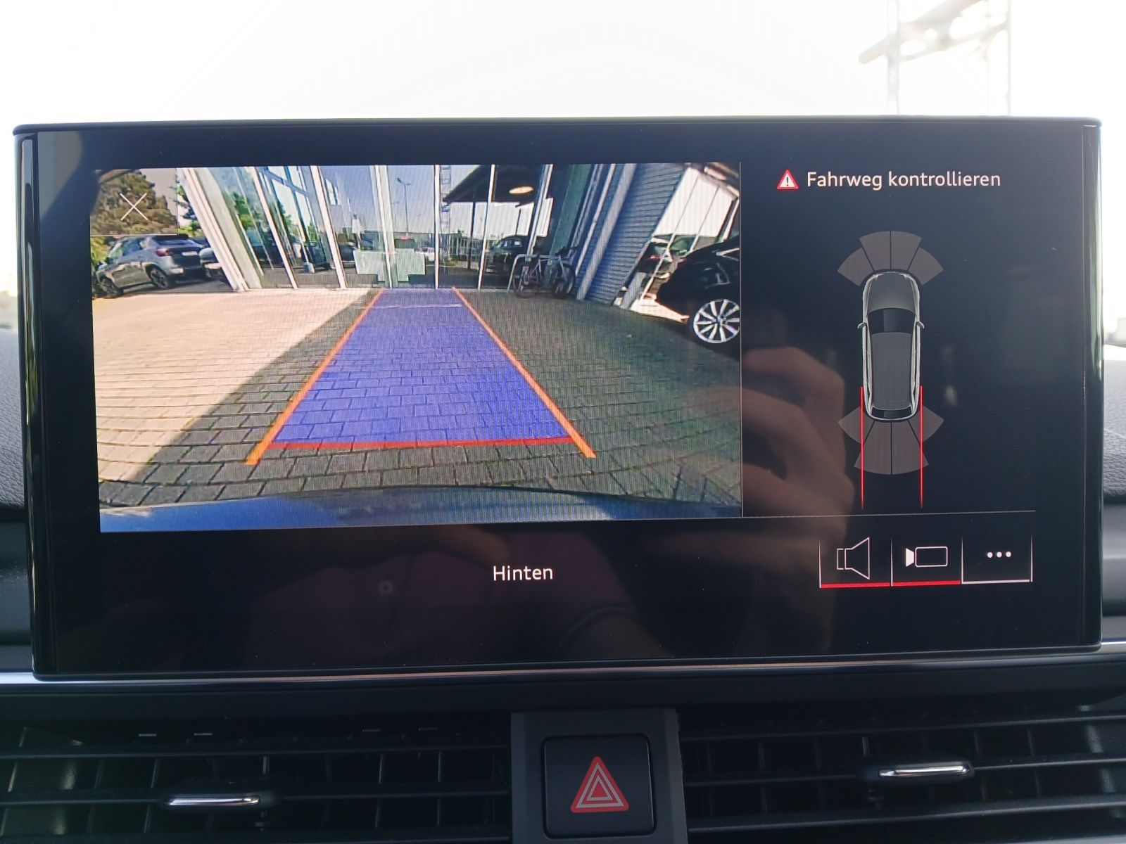 Fahrzeugabbildung Audi A4 Avant 40 TFSI advanced LED Navi Pano RFK SH