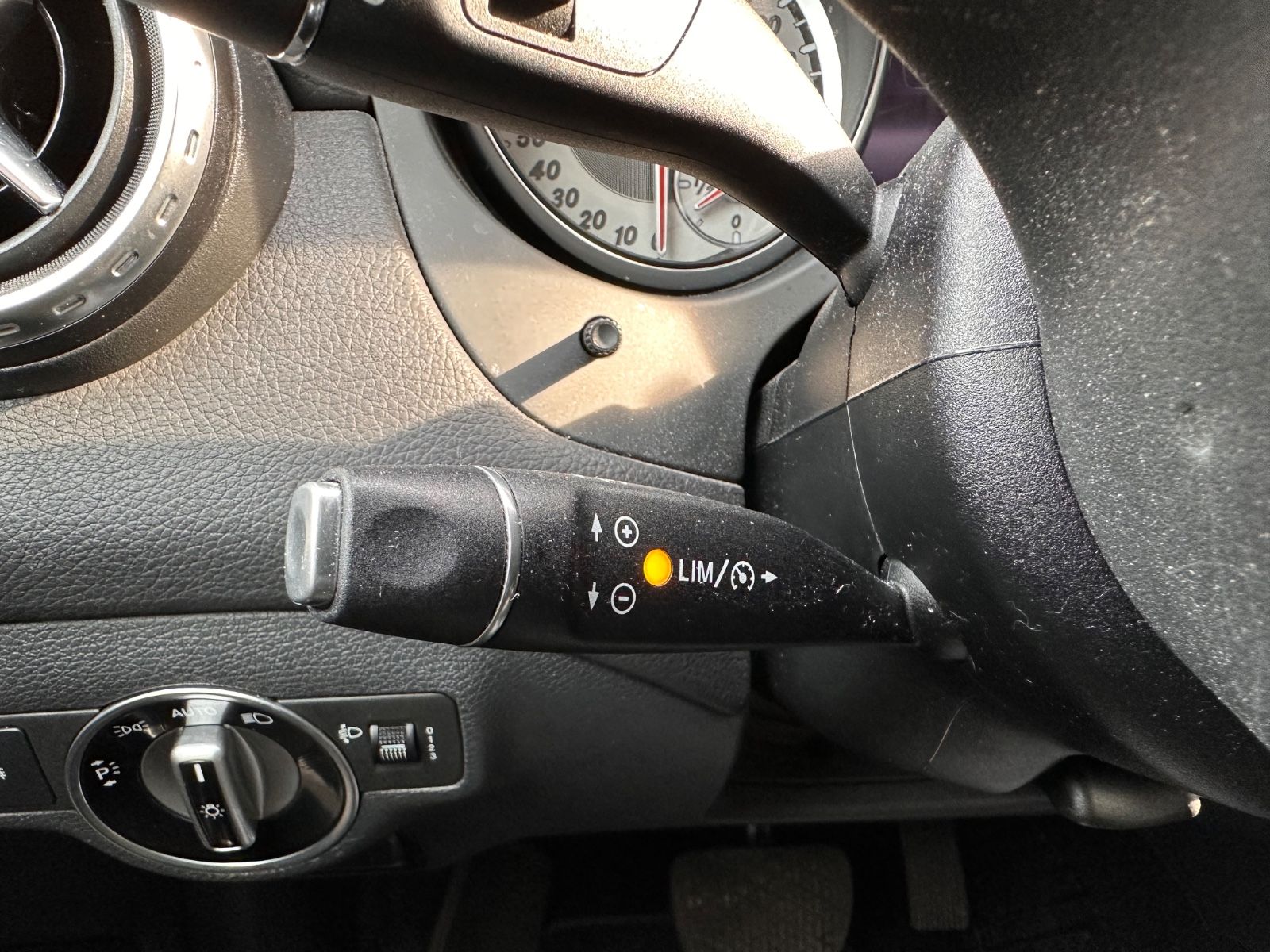 Fahrzeugabbildung Mercedes-Benz GLA 220 CDI Urban DCT AHK/Pano/SHZG/STANDHZG/GRA