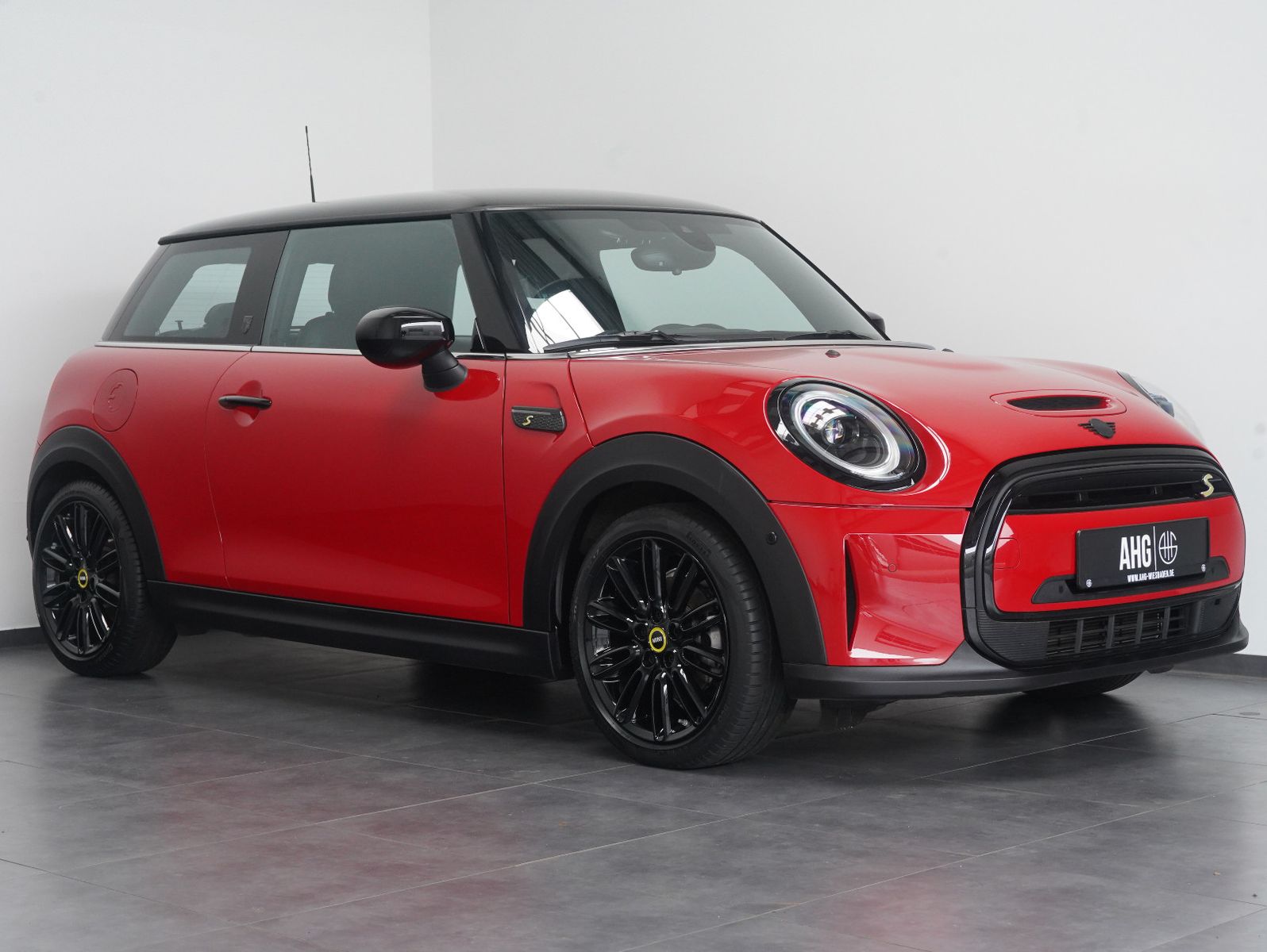 Fahrzeugabbildung MINI Cooper SE Yours Trim BLACK/LEDER/CARPLAY/HEAD-UP