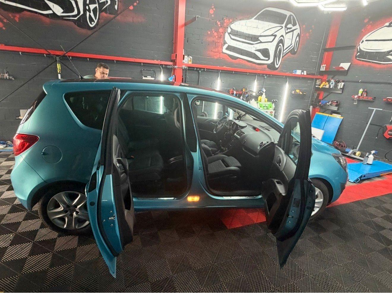 Opel Meriva 2011 — photo 9