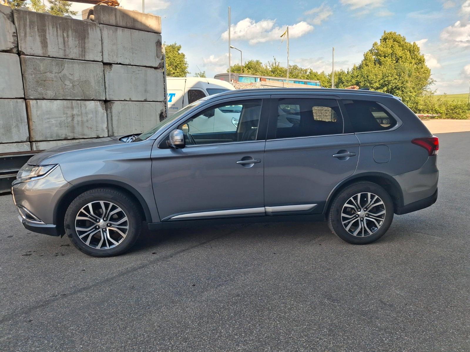 Mitsubishi Outlander Plus 4WD-Xenon-AHK-1 HAND