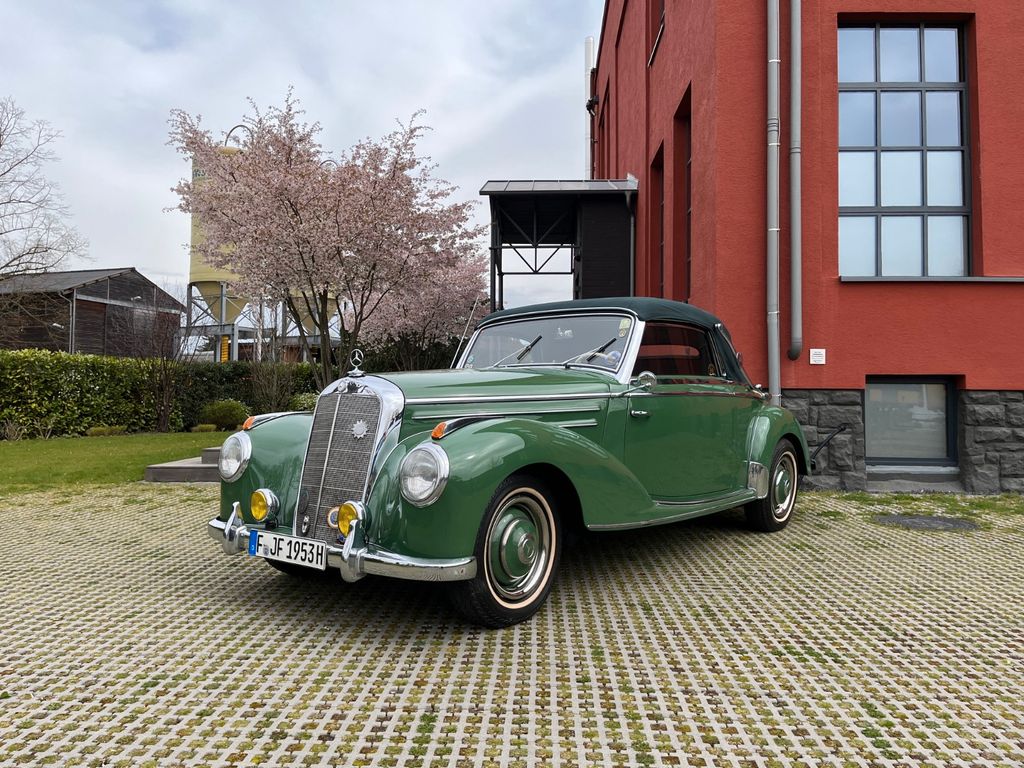 Mercedes-Benz 220