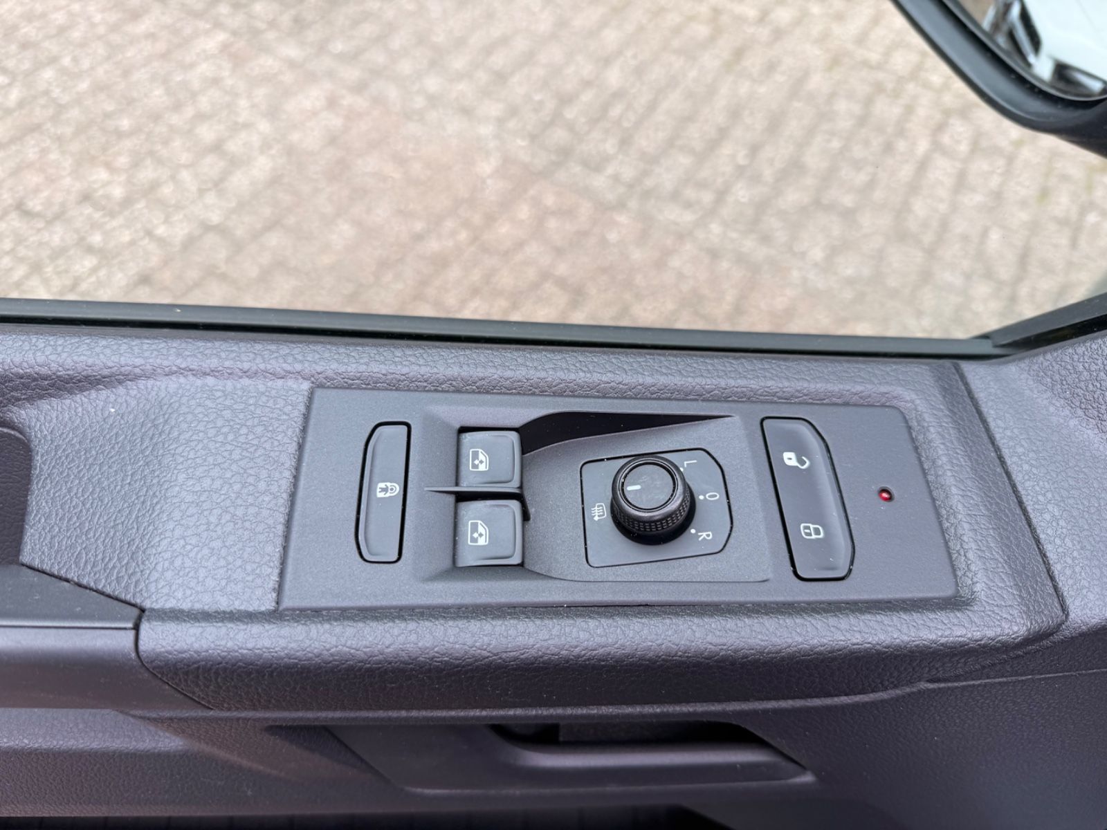 Volkswagen T6.1 Multivan 2,0 TDI FWD Family SZH Kamera AHK foto 23
