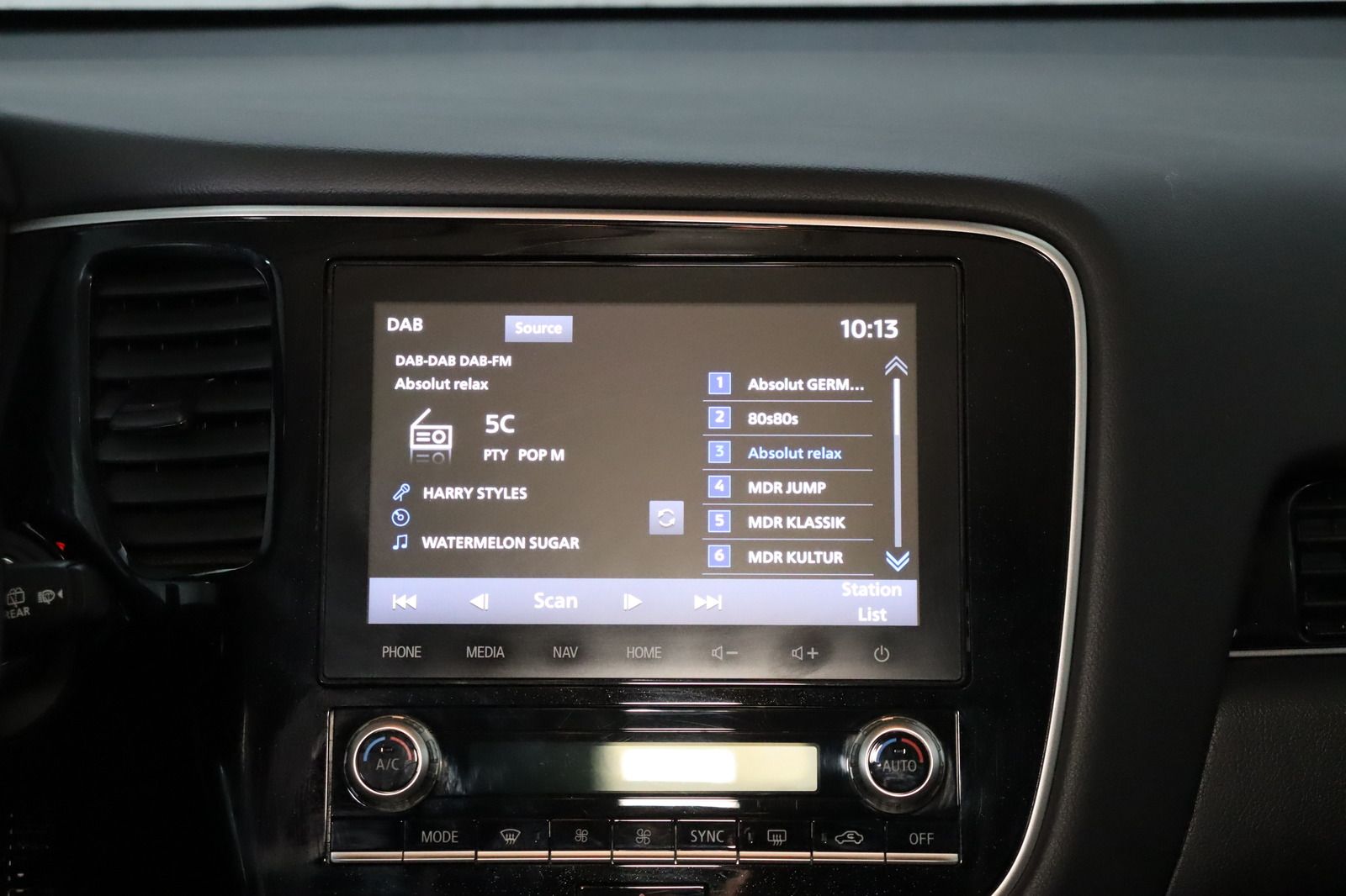 Fahrzeugabbildung Mitsubishi Outlander PHEV 2.4 Plus 4WD
