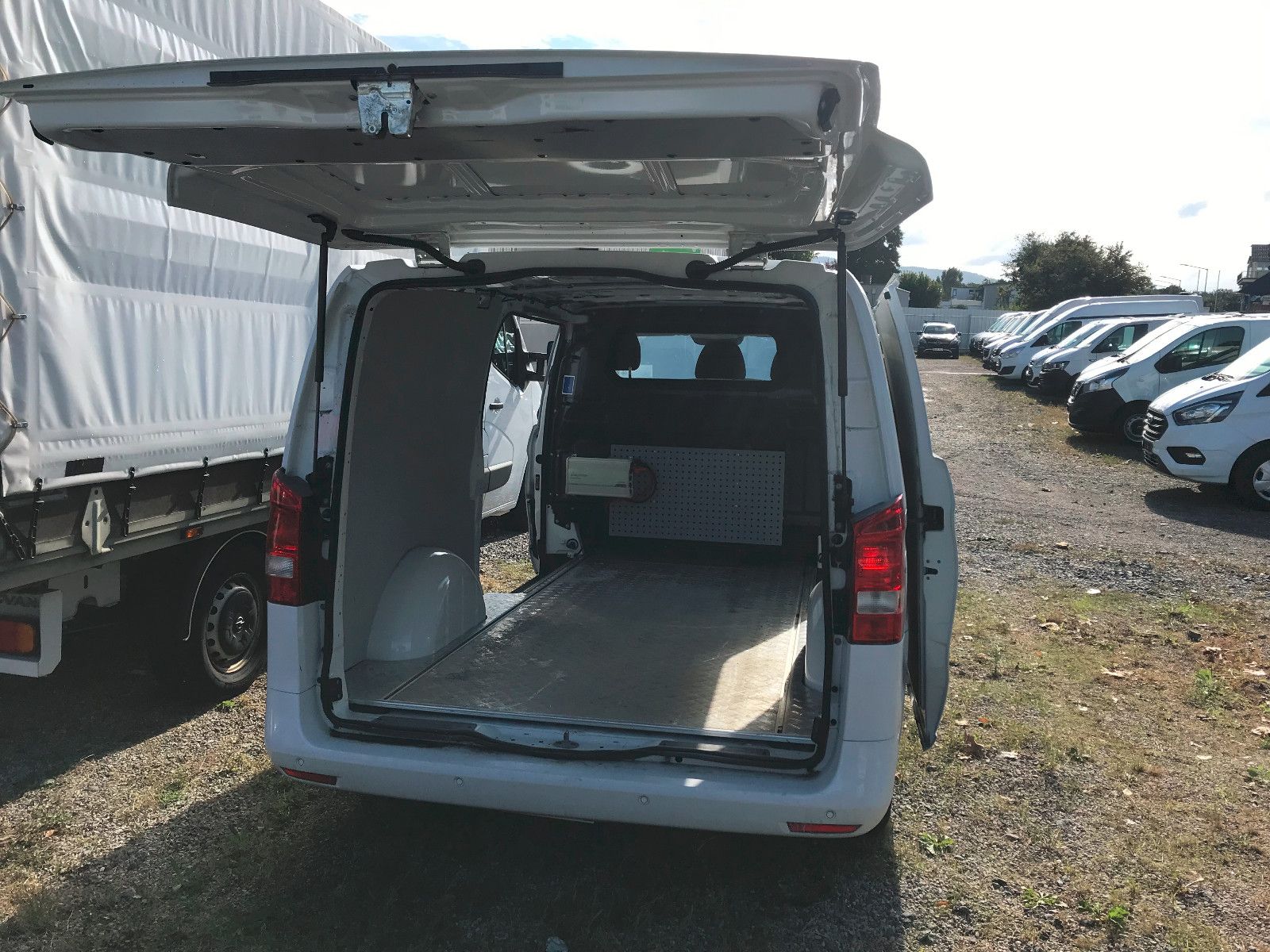 Fahrzeugabbildung Mercedes-Benz Vito Kasten 114 RWD extrala,Automatic,90910Km