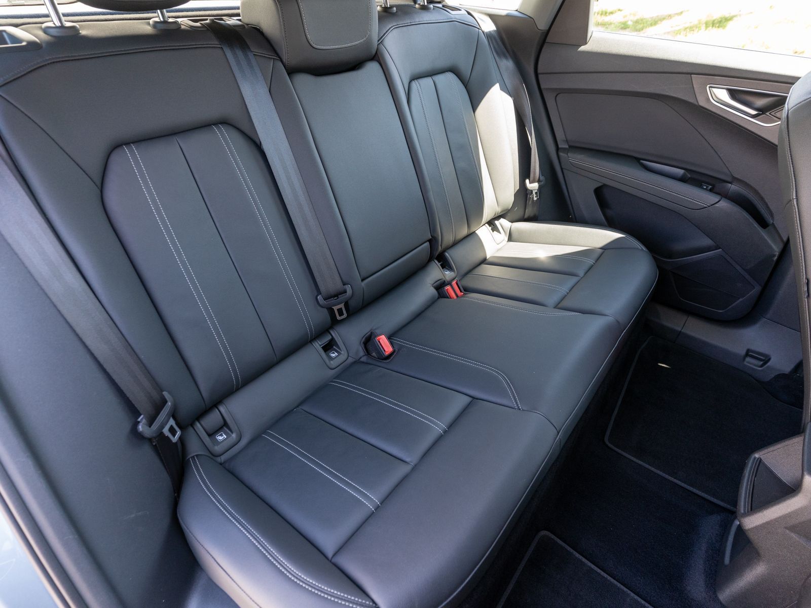 Audi Q4 45 e-tron quattro LED Navi PDC SHZ GRA VC foto 8