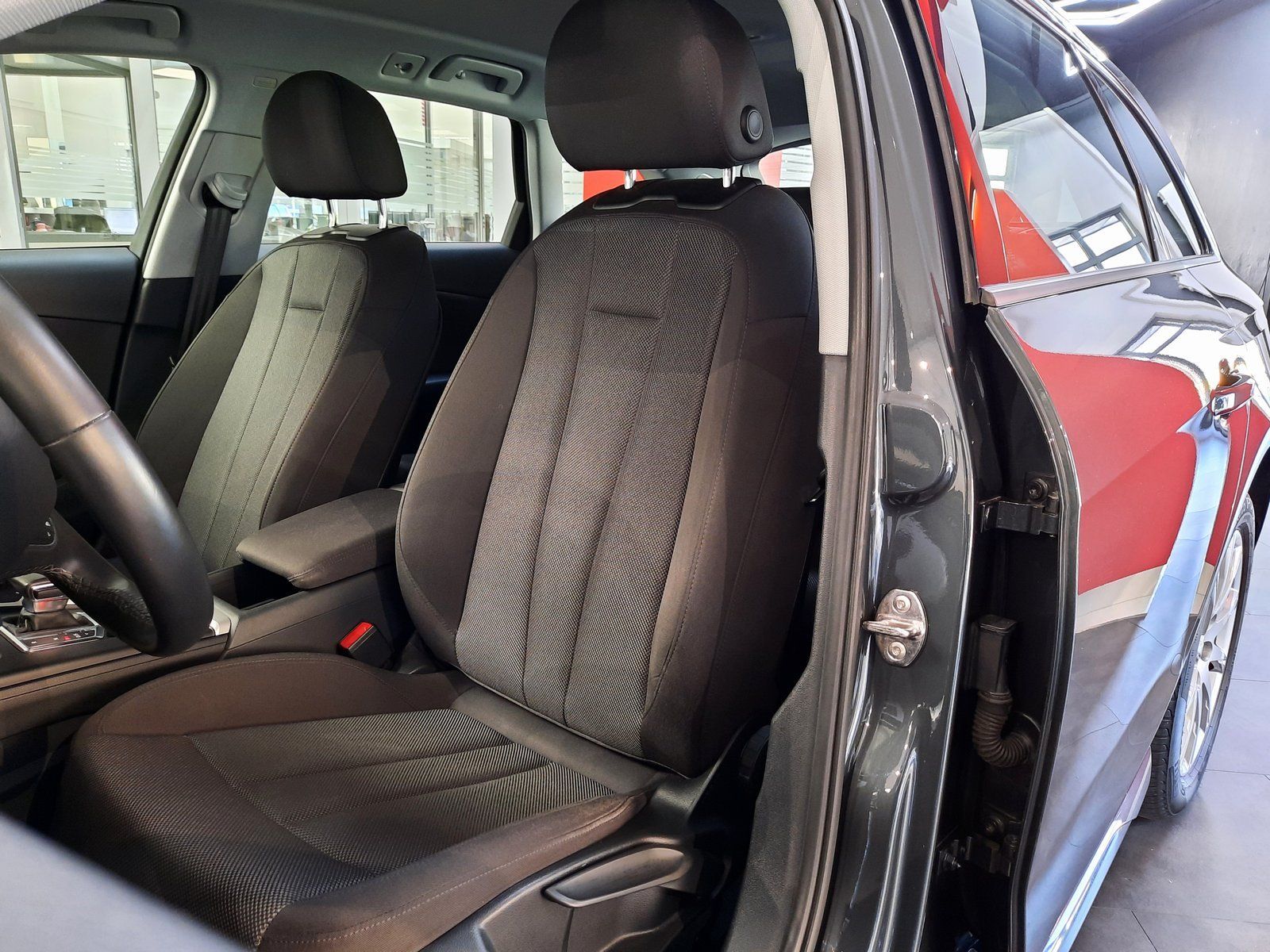 Fahrzeugabbildung Audi A4 Avant 30 TDI advanced S-tronic *AHK*LED*Navi*