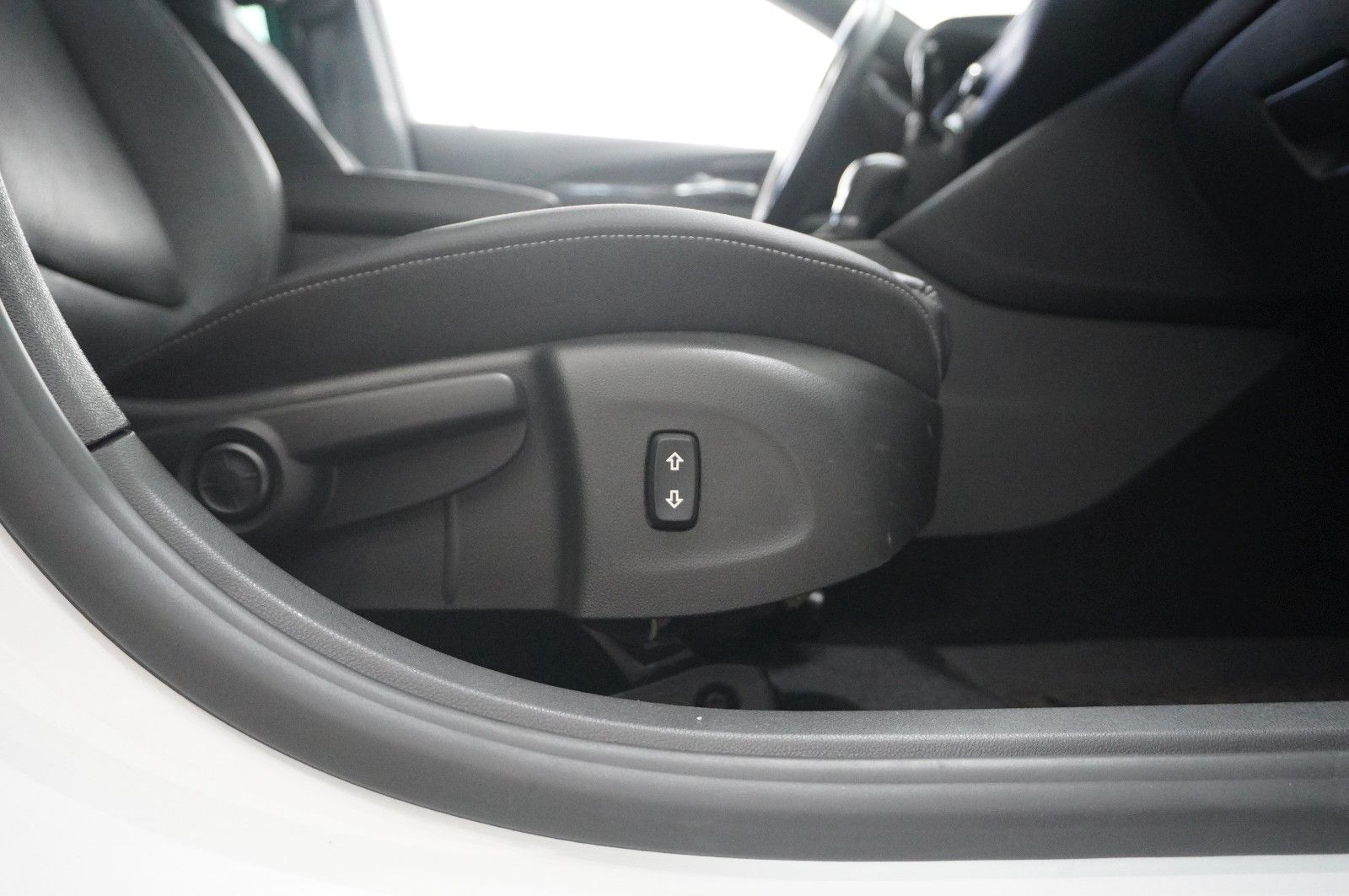 Fahrzeugabbildung Opel Insignia B ST 2.0D ELEGANCE NAVI/LED/KAMERA/HUD