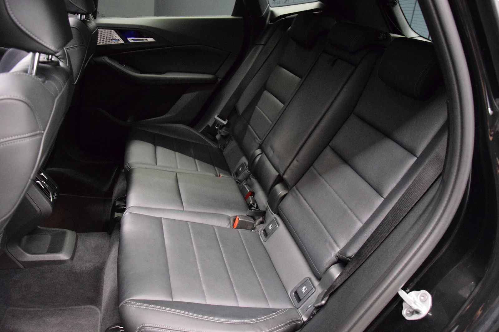 Fahrzeugabbildung BMW 218i Active Tourer M Sport Pano HuD ACC h/k