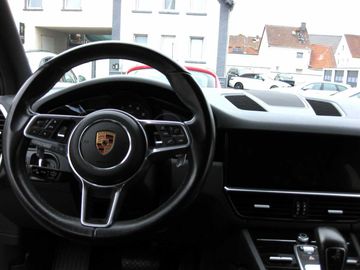 Porsche Cayenne - 4