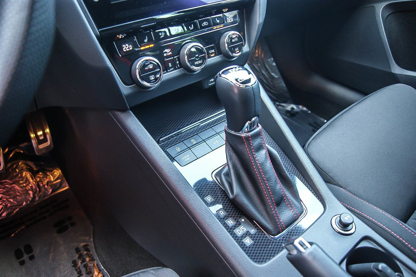Fahrzeugabbildung SKODA Octavia Combi RS 245 VIRTUAL STANDHEIZUNG ACC DC