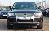 Volkswagen Touareg 3.0 V6 TDI/SHEFT/LEDER/LUFTFEDERUNG/AHK/ - aus 2007: Geländewagen