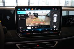 VW Tiguan 1.5 eTSI R-Line | Pano | AHK | 20" VW Tiguan 1.5 eTSI R-Line | Pano | AHK | 20"