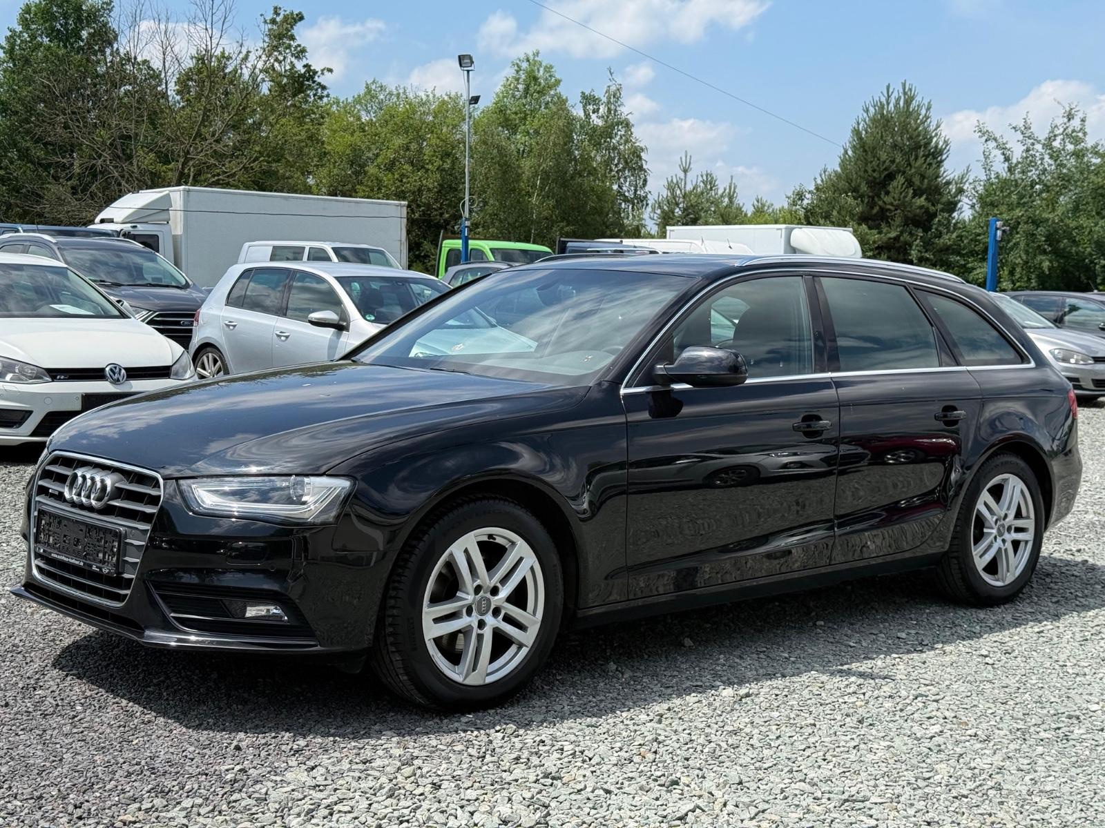 Audi A4 Avant Attraction quattro*AHZV*SHZG*Panorama*