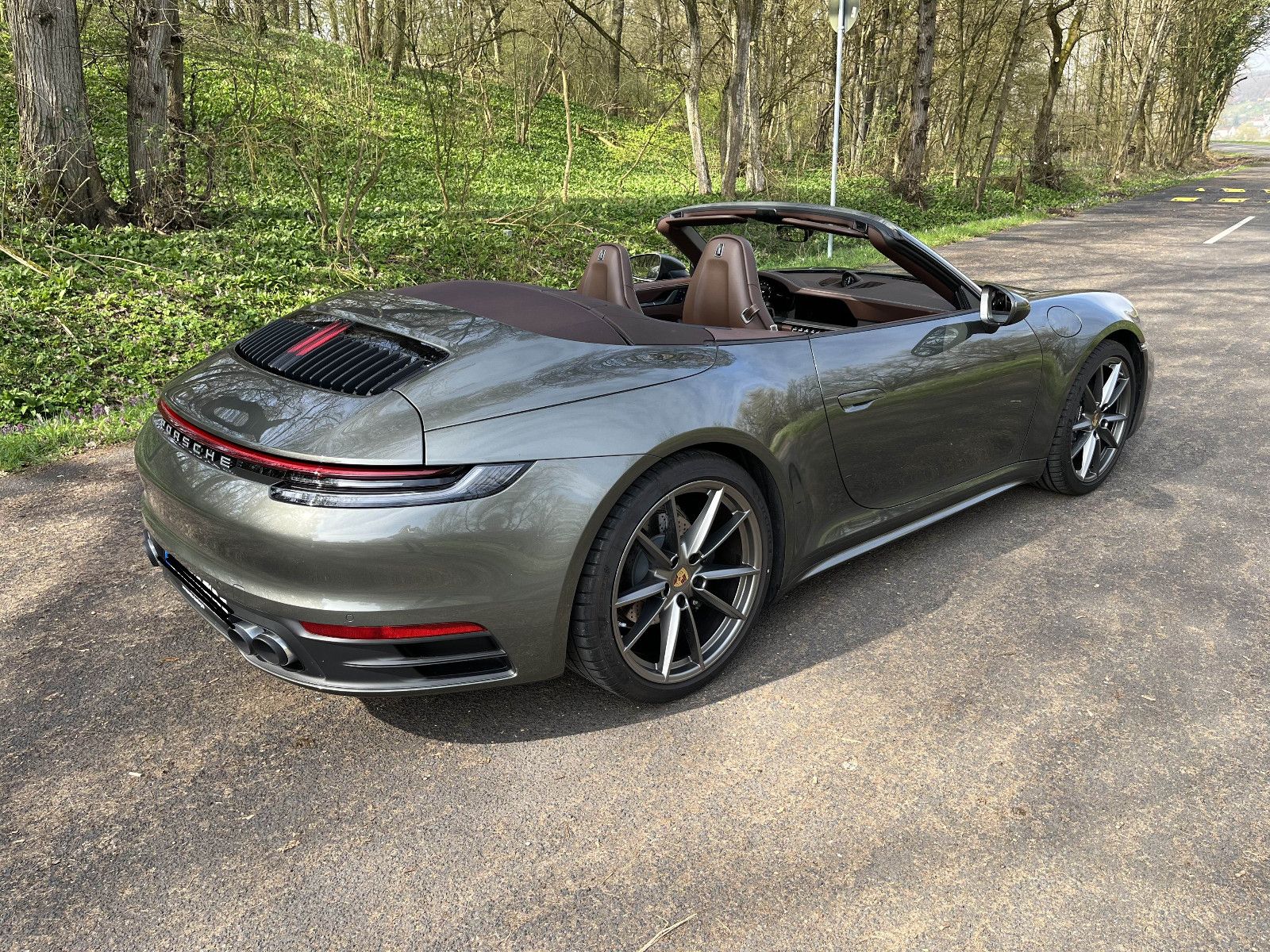 PORSCHE 992 Carrera Cabrio "Sport Chrono" Leder trüffel