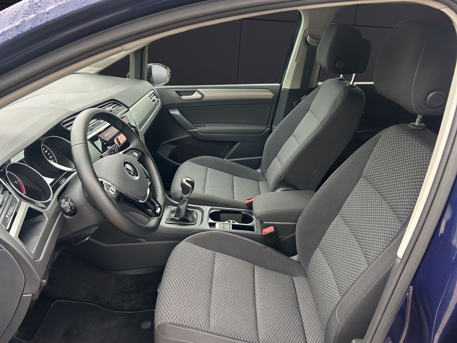 Fahrzeugabbildung Volkswagen Touran TDI Comfortline Navi PDC SH LM