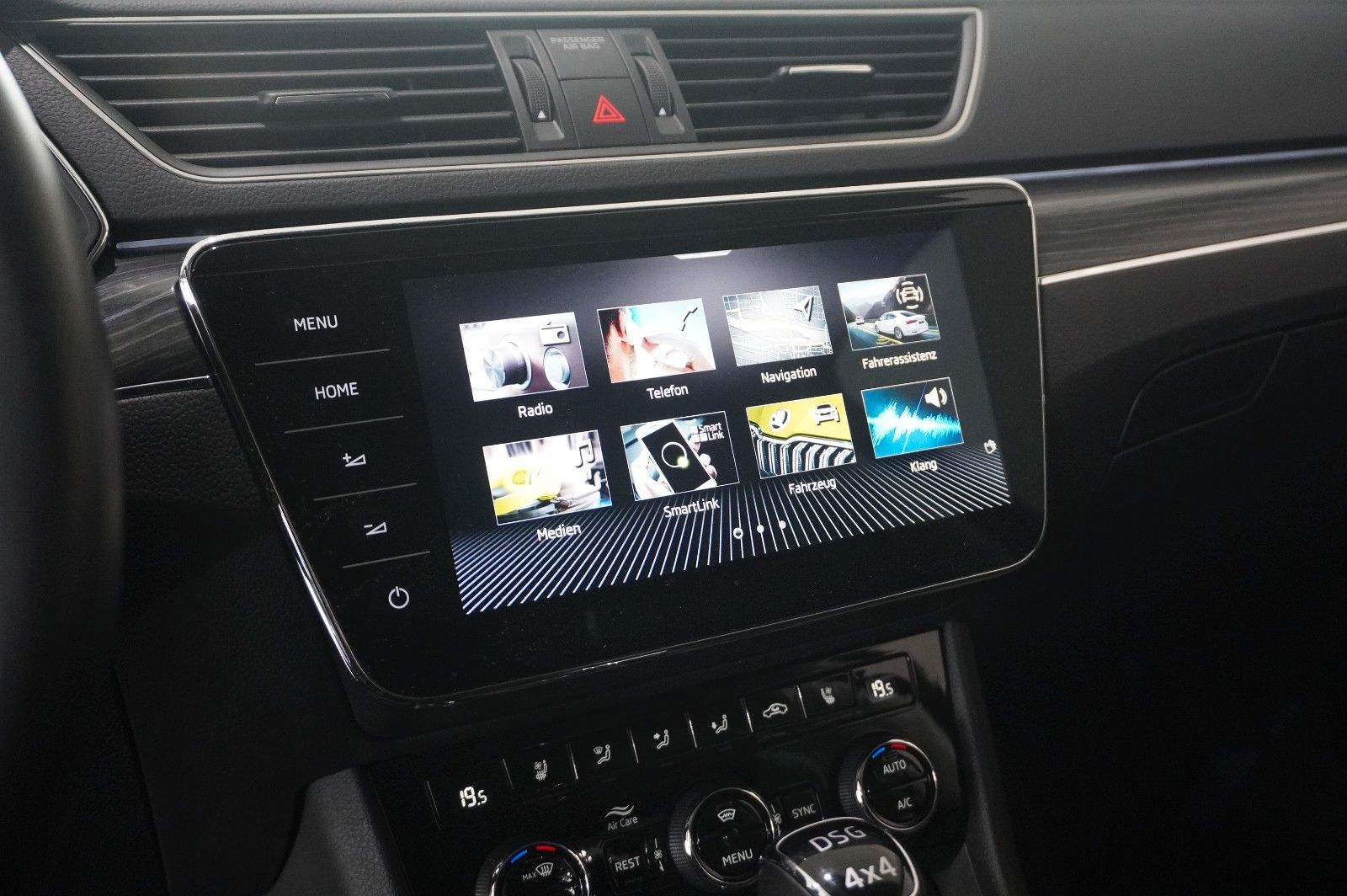 Fahrzeugabbildung SKODA Superb Combi 2.0D PREMIUM 4X4 NAVI/LED/360°/AHK