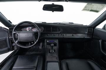 1990 Porsche 944 — миниатюра 13