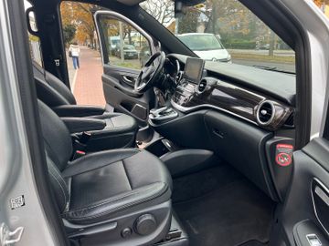Mercedes V 220 - 10