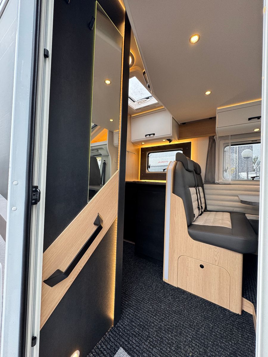 Fahrzeugabbildung Sunlight ADVENTURE EDITION T 68 1HAND KEIN MIETER HUBBETT