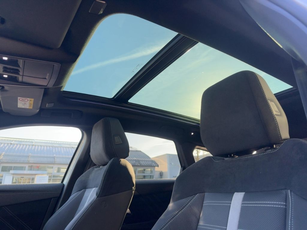 Fahrzeugabbildung Opel Grandland GS Komfort Paket Panoramadach Anhängek