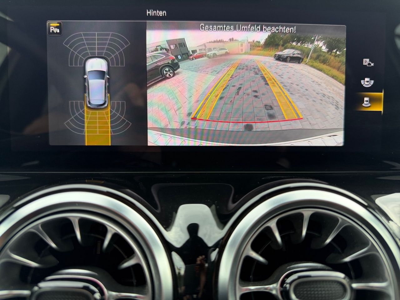 Fahrzeugabbildung Mercedes-Benz EQA 300 4M BONUS+AMG+SOUND+CARPL+KEYL+LED+KAMERA