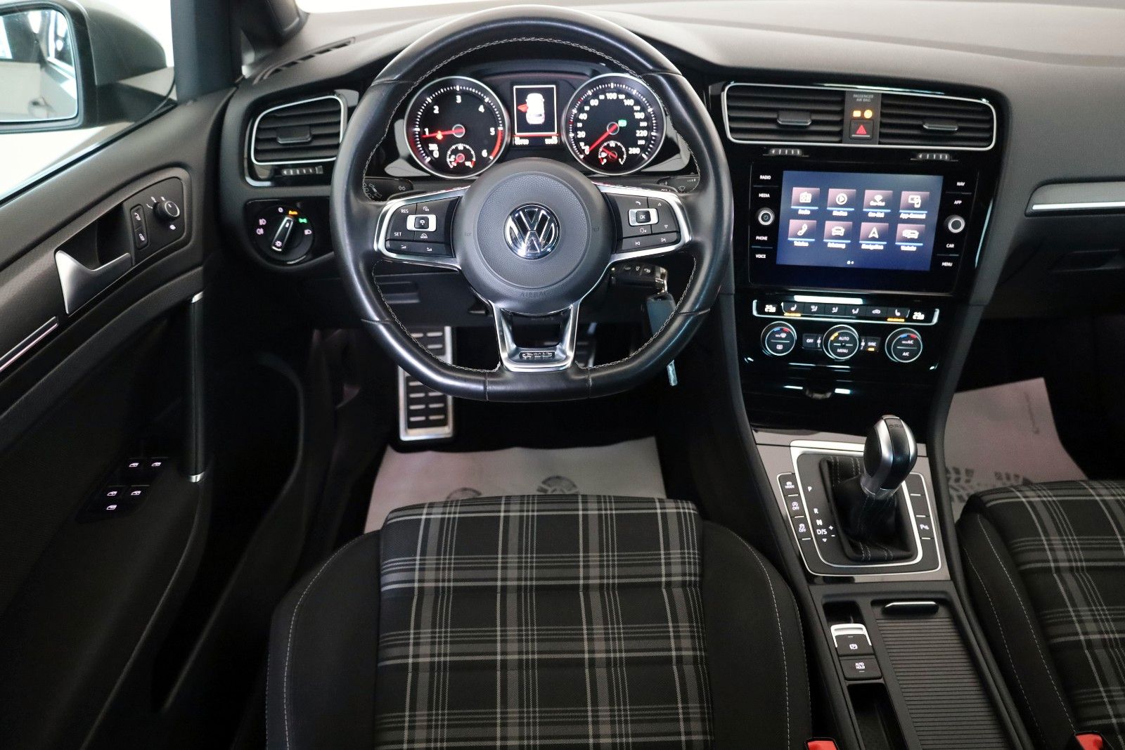 Fahrzeugabbildung Volkswagen Golf VII Lim. GTD Navi,LED,Kamera,SH,PDC,SR+WR