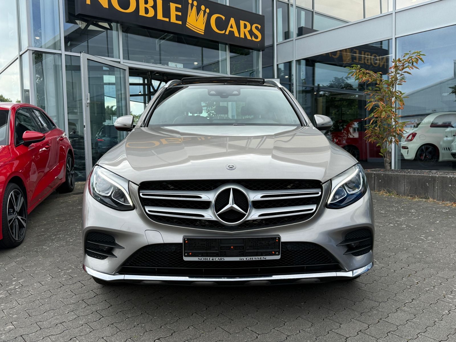 Fahrzeugabbildung Mercedes-Benz GLC 220 d 4Matic AMG Line PANO LED NAV