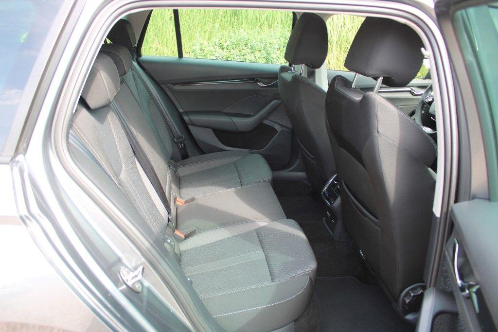 Skoda Octavia Combi 2.0 TDI DSG Clever *AHK,APP,SHZ*