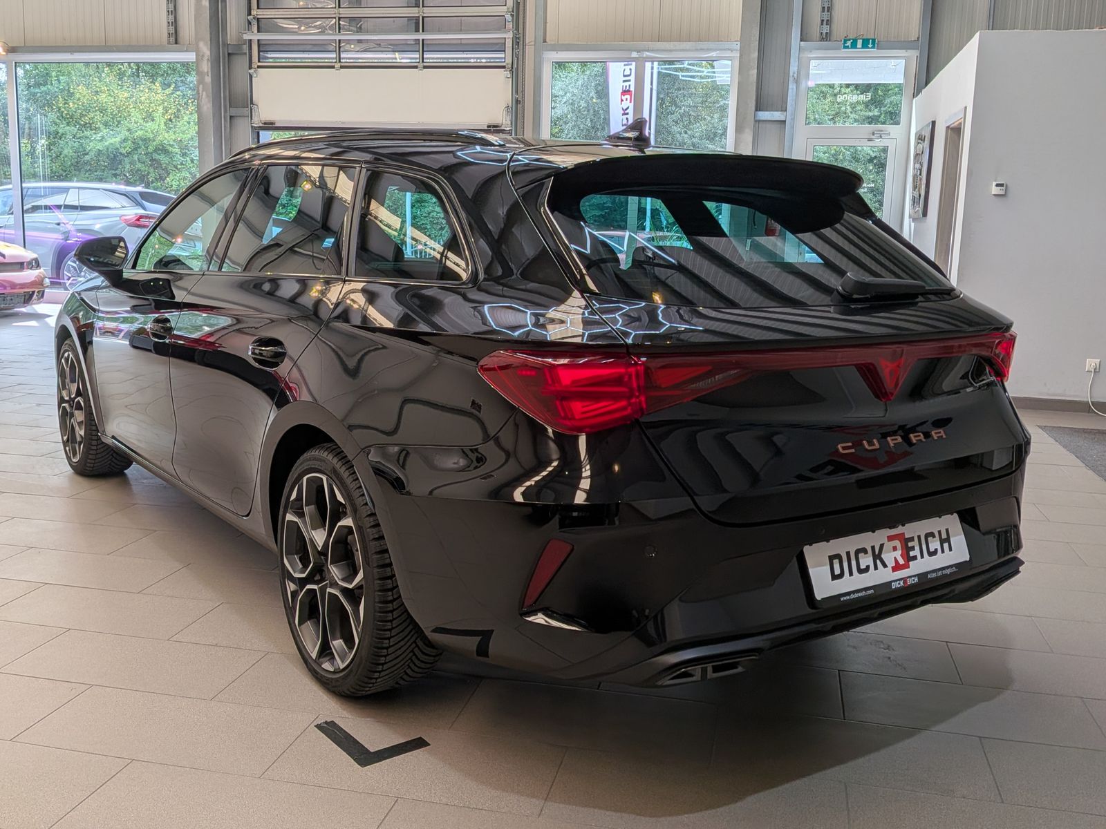 Fahrzeugabbildung CUPRA Leon 1.5 eTSI Dynamic-Edge-Paket AHK*PANO*CAM*18