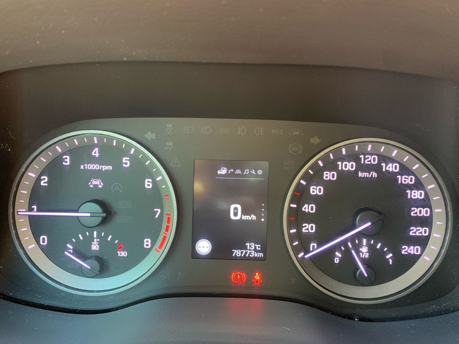 Fahrzeugabbildung Hyundai TUCSON 1.6 Passion Navi 8xbereift