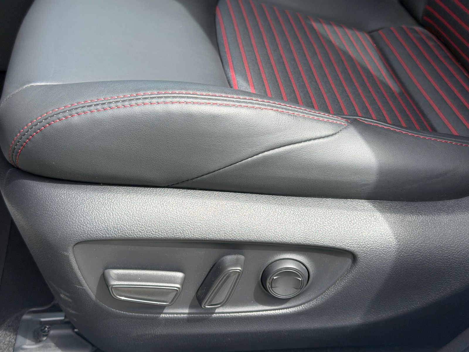 Fahrzeugabbildung Suzuki Across 2.5 Plug-In Hybrid Comfort+ E-Four/ACC/