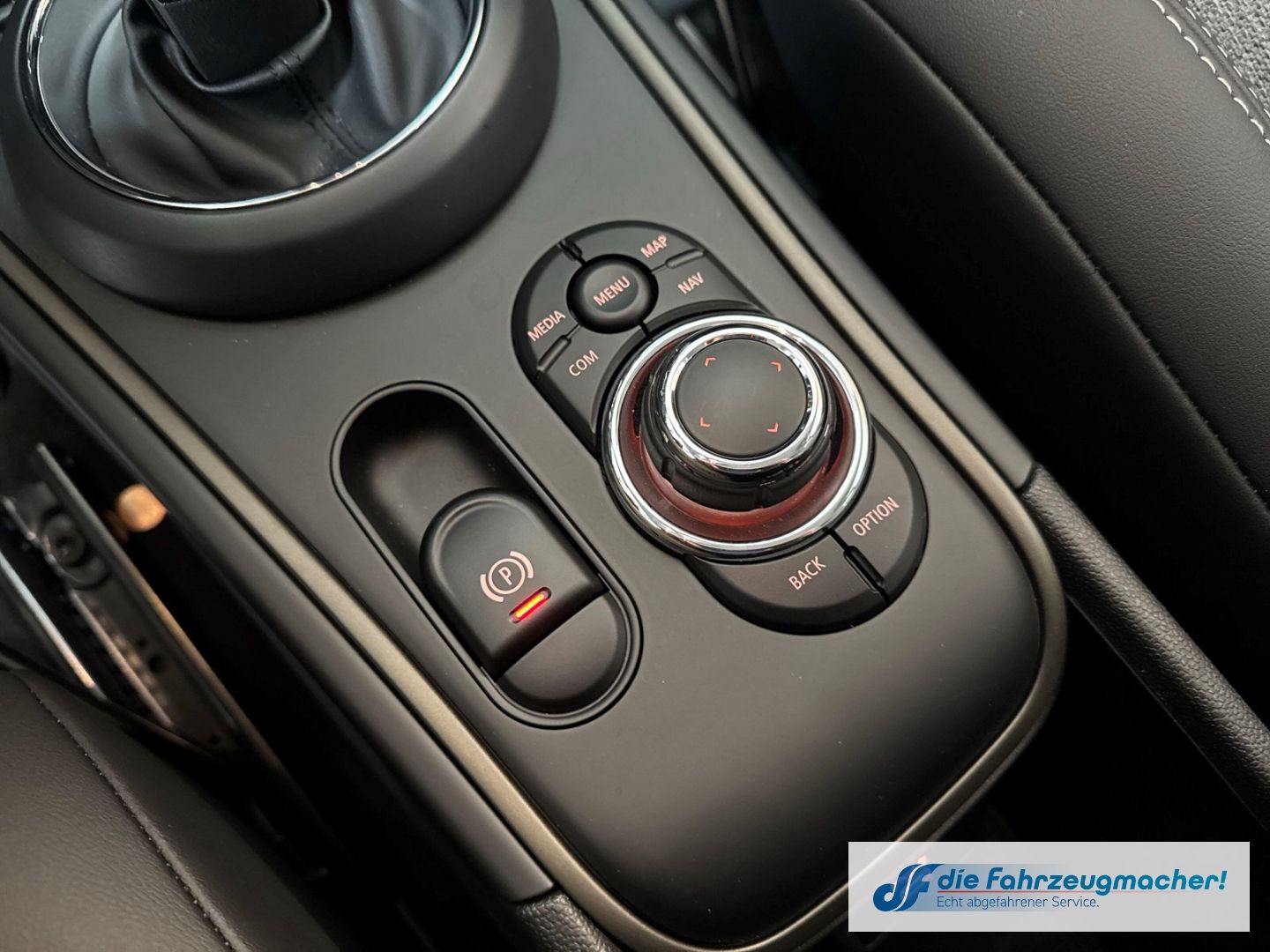Fahrzeugabbildung MINI Cooper Countryman One Classic Trim Navi LED Blen