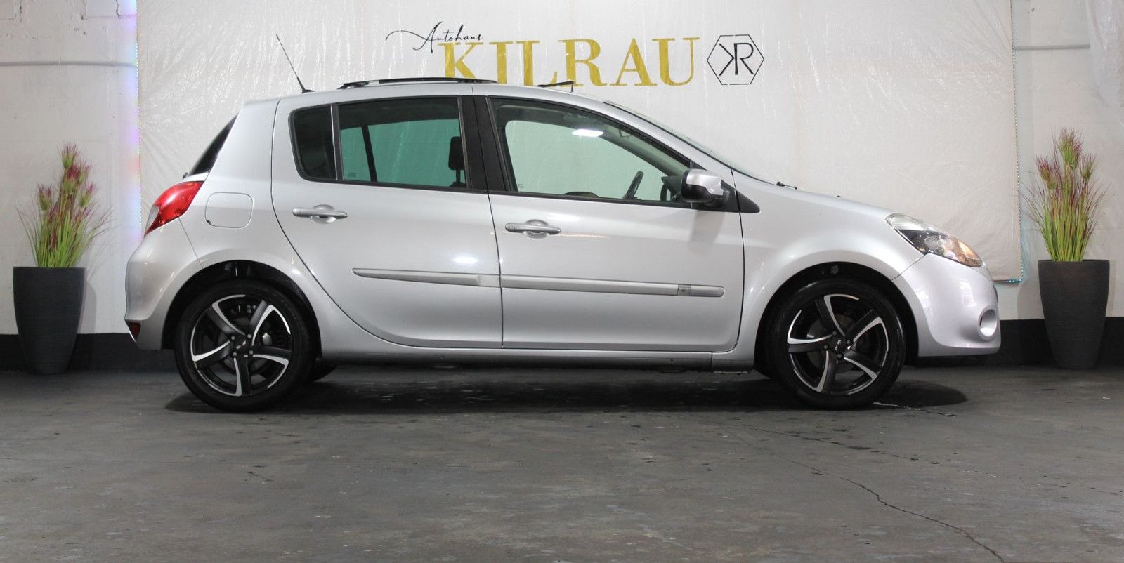 RENAULT Clio III Luxe Navi Tempomat Alufelgen Shz Teille