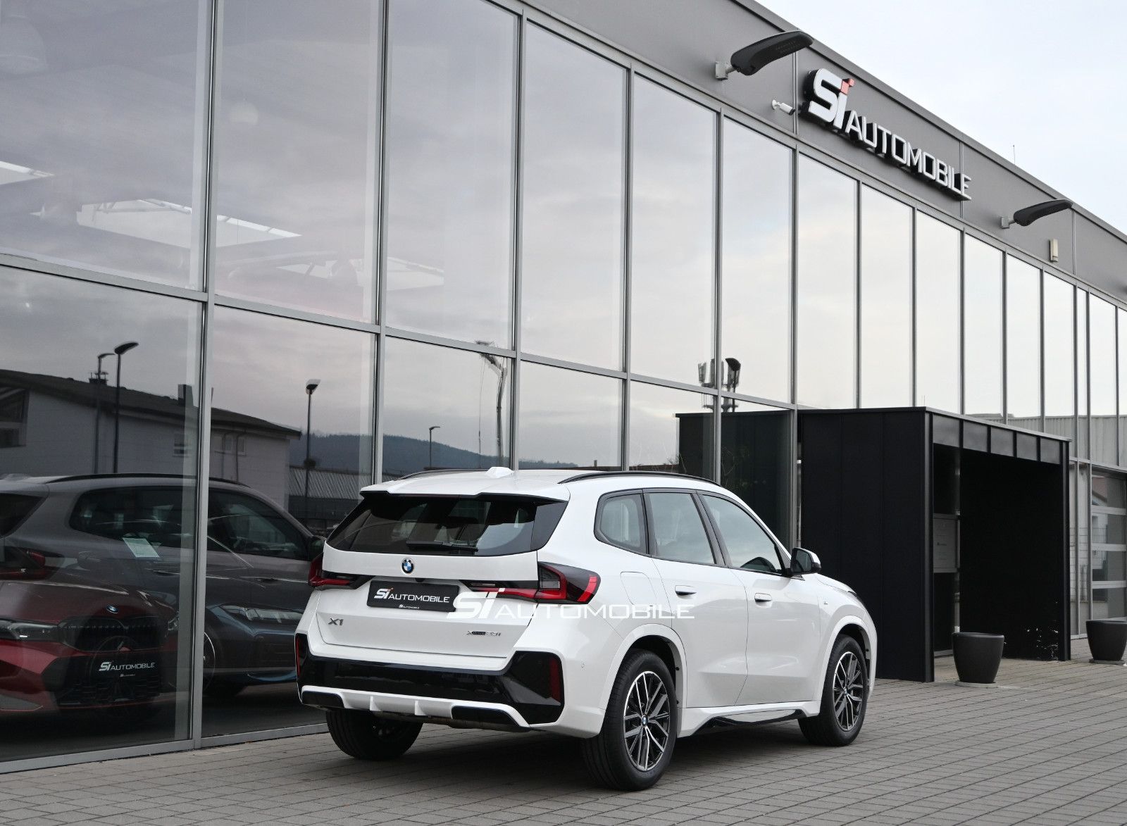 Fahrzeugabbildung BMW X1 xDrive23i M-Sport °ACC°AHK°360°MEMO°HARMAN°