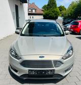 Ford Focus Turnier Titanium - Ford mit Benzin-Antrieb: Zentralverriegelung