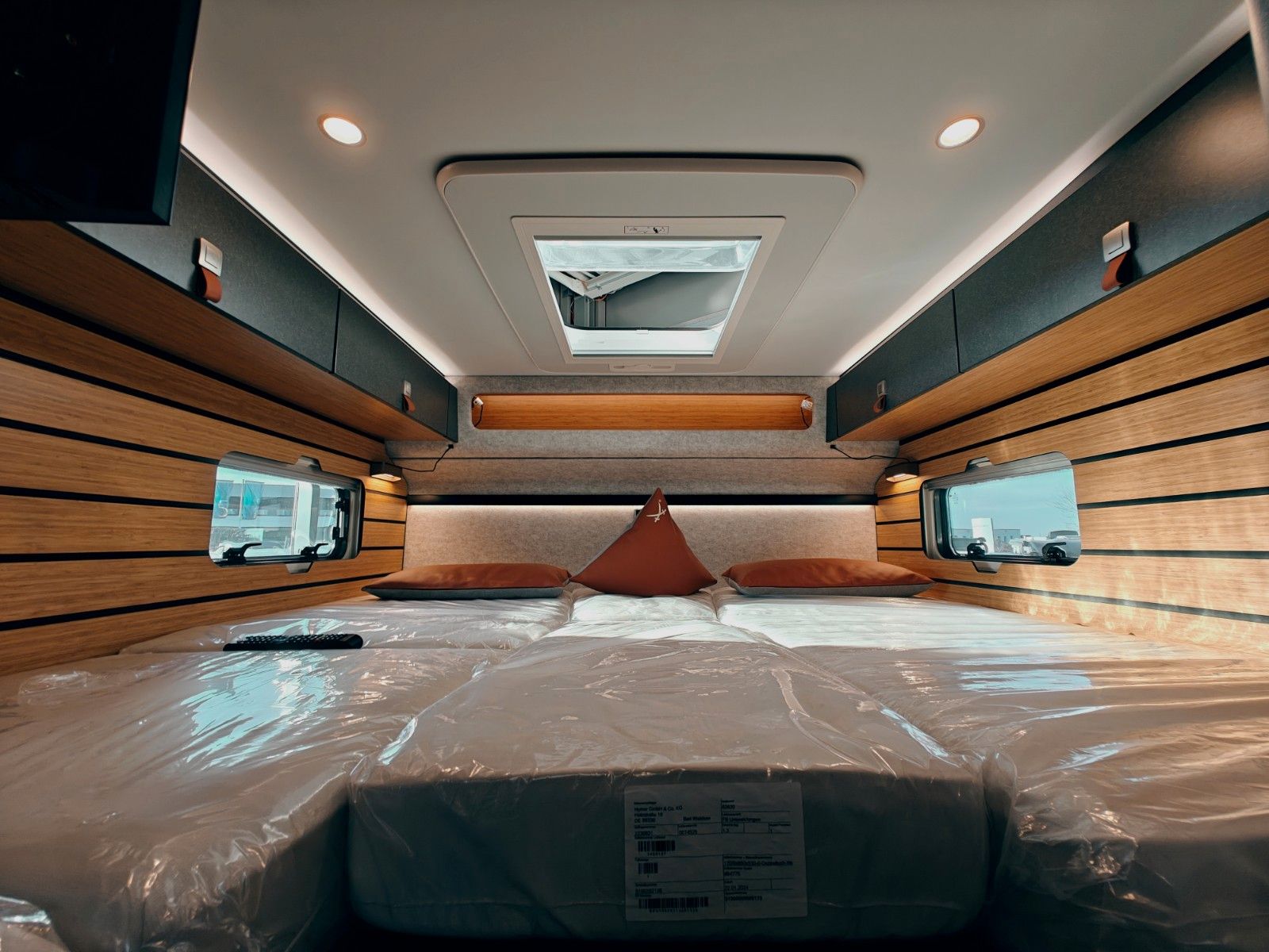 Fahrzeugabbildung HYMER / ERIBA / HYMERCAR ML - T 580 4x4² RSX - SANSIBAR® LTD. PTS PANTONE
