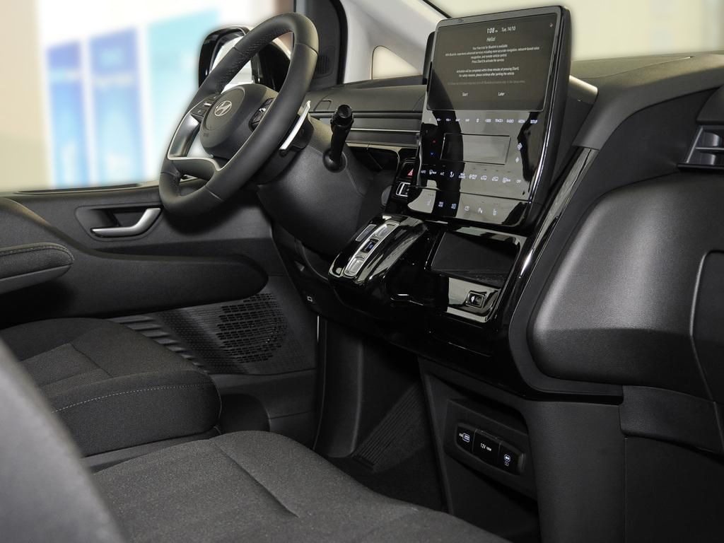 Fahrzeugabbildung Hyundai STARIA 9-Sitzer HEV TREND Easy-Access-P Park-P