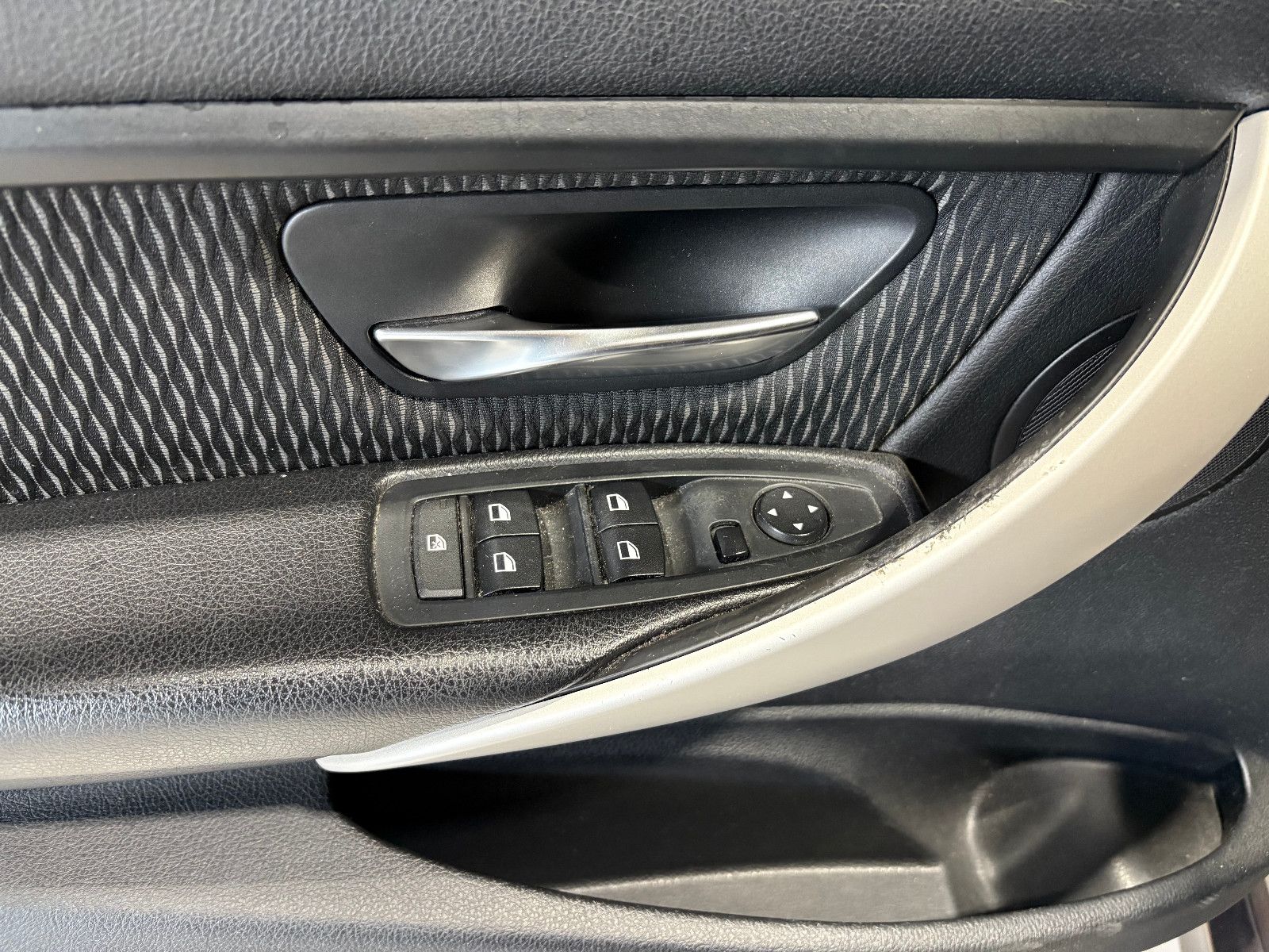 Fahrzeugabbildung BMW 325 Baureihe 3 Touring 325 d/NAVI/PDC/SHZ/KLIMA/