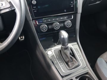 Volkswagen Golf Variant 1.6TDI DSG IQ DRIVE LED KAMERA ACC